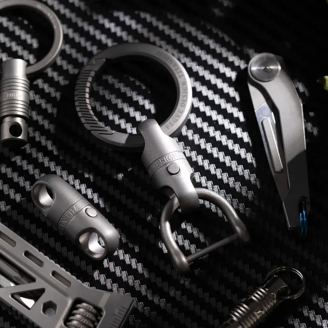 TIHTM 360° Free Rotation Titanium Magnetic Quick-Release Capsule Keychain